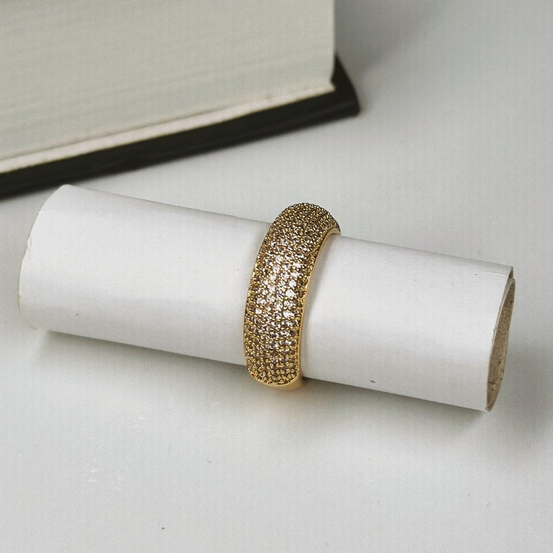 Anel ouro 18K grosso cravejado de zircônias