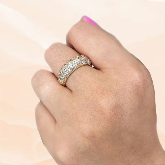 Anel ouro 18K largo cravejado de zircônias