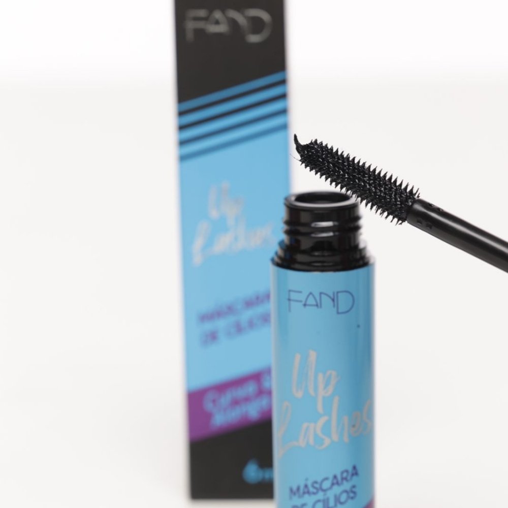Mascara de cílios curva e alonga