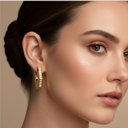 Brinco Semi Argola Trabalhada Liso e Cravejado