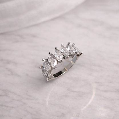 Anel Navete Cristal Meia Aliança