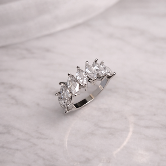 Anel Navete Cristal Meia Aliança