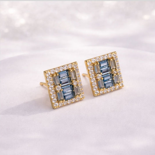 Brinco baguetes azuis cravejado em volta