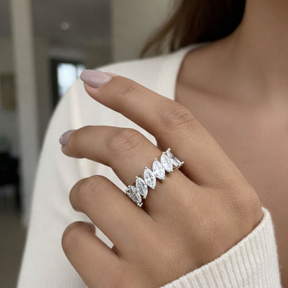 Anel Navete Cristal Meia Aliança