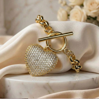 Pulseira ouro 18K em elos português e fecho com pingente de coração cravejado de zircônias