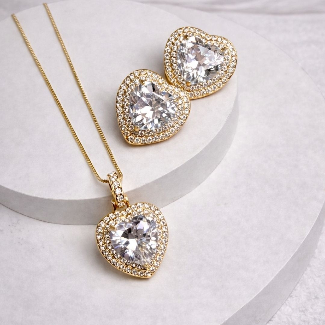 Conjunto Coração Cristal Cravejado em volta