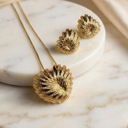 Conjunto Brinco e Colar Coração Trabalhado e Cravejado