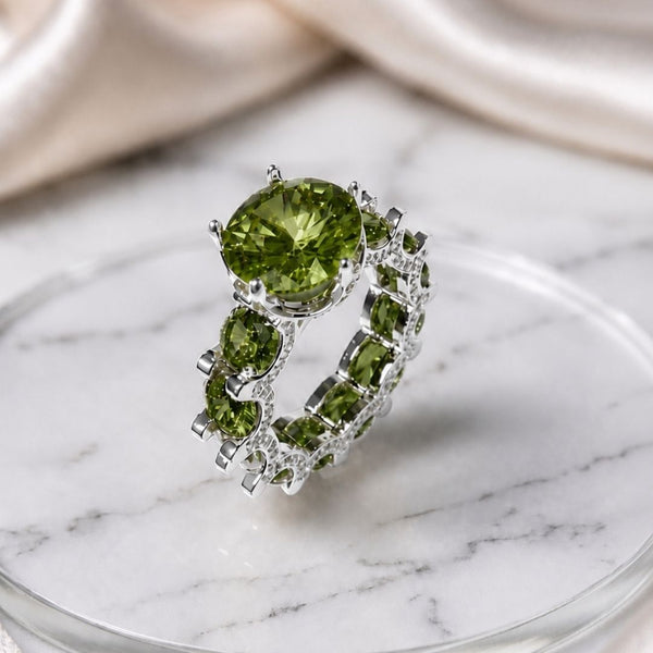 Anel Luxo Pedras Verdes Peridoto e Cravejado, Banho Ródio Branco