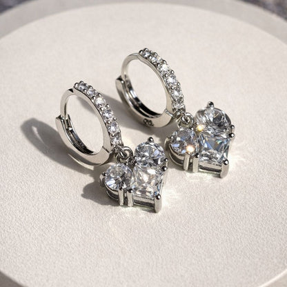 COMPRE JUNTO - Dois Brincos e Colar