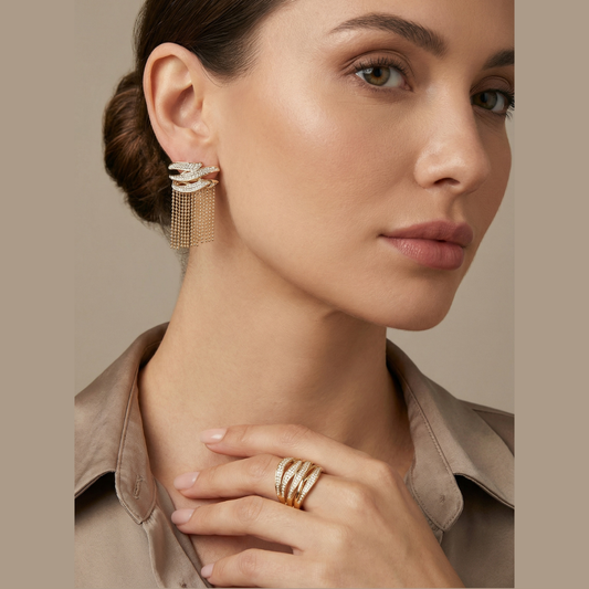 Brinco hastes cravejadas e franjas