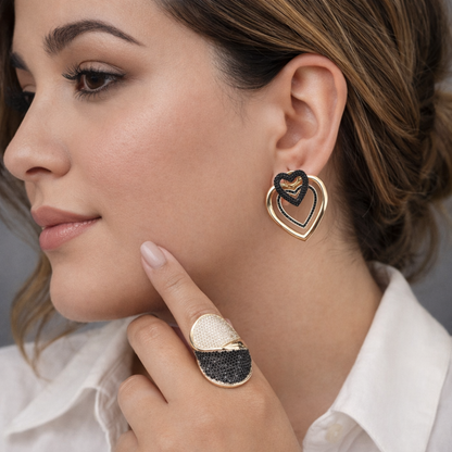 Brinco Coração Detalhes Preto