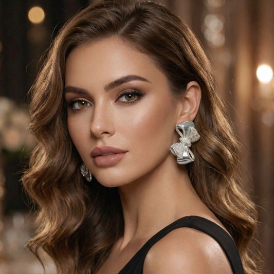 Master Brinco Banhado Ródio Branco de Laço cravejado de zircônias na cor cristal