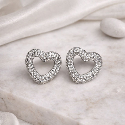 Brinco Coração Vazado Banho Ródio Branco