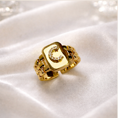 Anel Letra Cravejada vazado