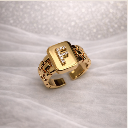 Anel Letra Cravejada vazado