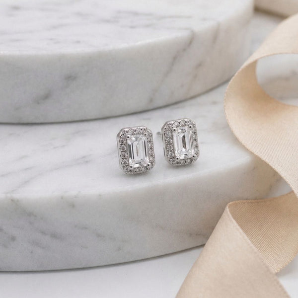 Brinco Retângulo 7x6mm Cristal Cravejado em volta, banho ródio branco