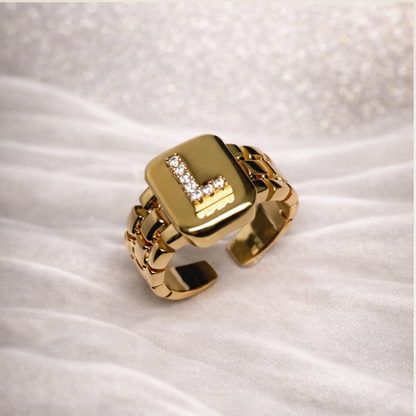 Anel Letra Cravejada vazado