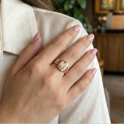 Anel Letra Cravejada vazado