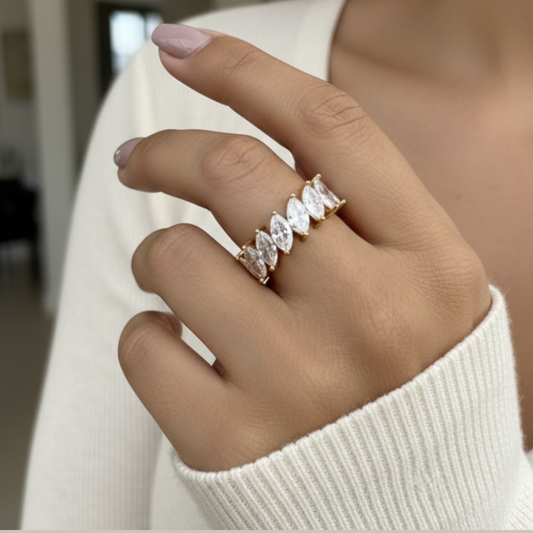 Anel Navetes Cristal Meia Aliança