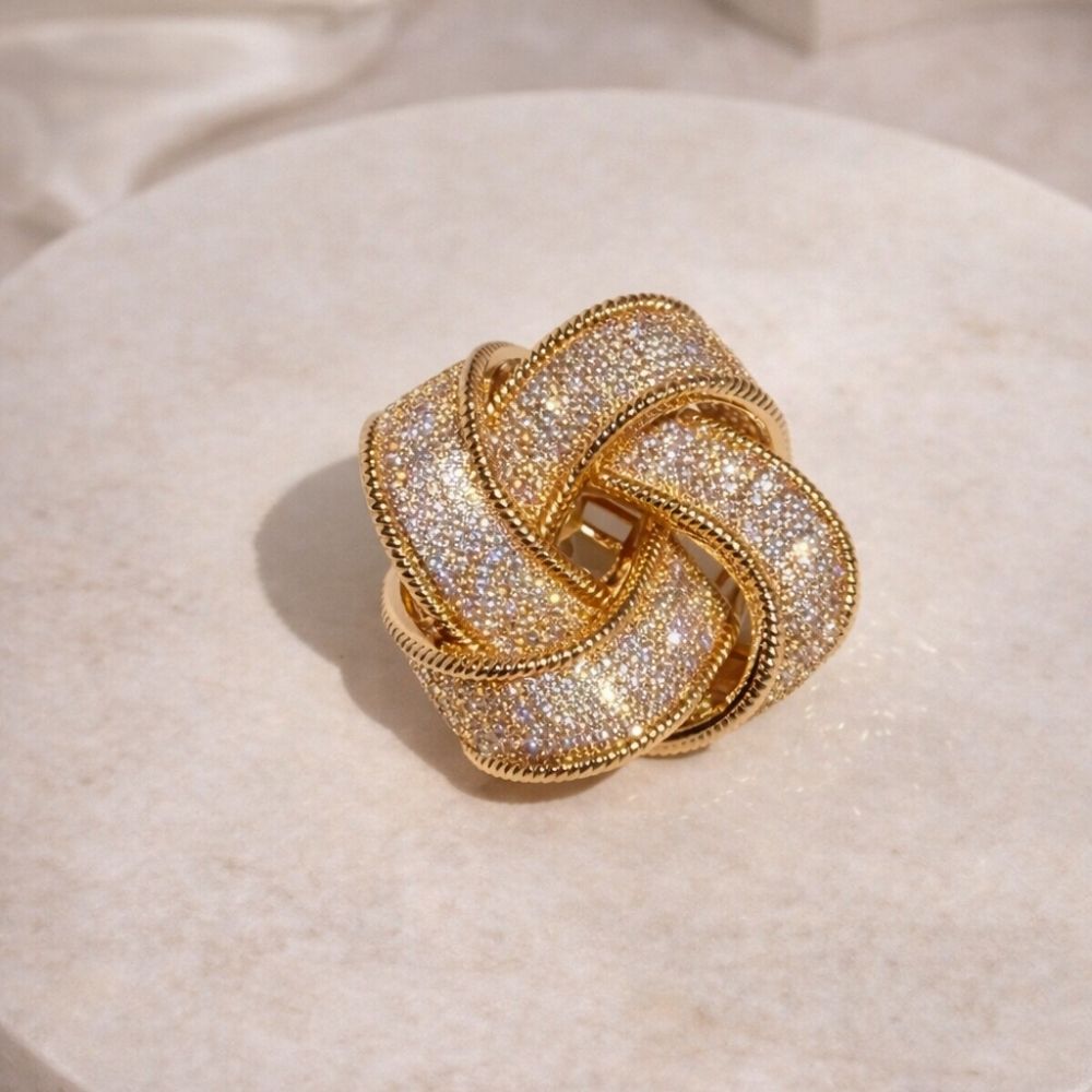 Pingente grande nó cravejado