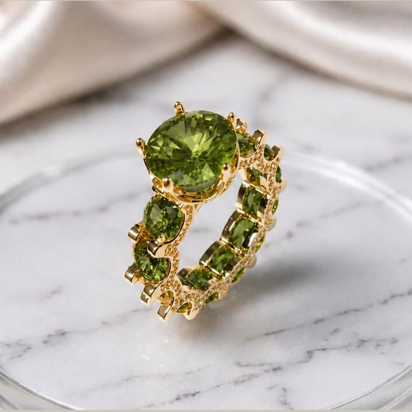 Anel Luxo Pedras Verdes Peridoto e Cravejado, Banho Ouro 18K