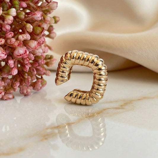 Piercing Fake ouro 18K quadrado trabalhada