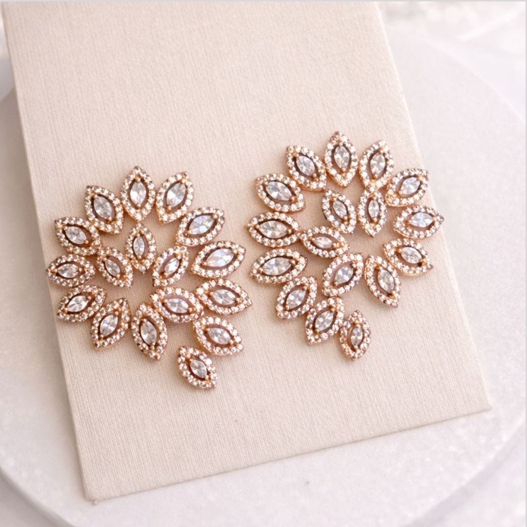 Brinco Espiral Navetes Cravejados em volta