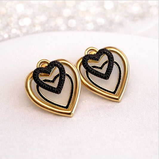 Brinco Coração Detalhes Preto