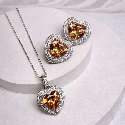 Colar Coração Citrino Cravejado em volta banho ródio branco