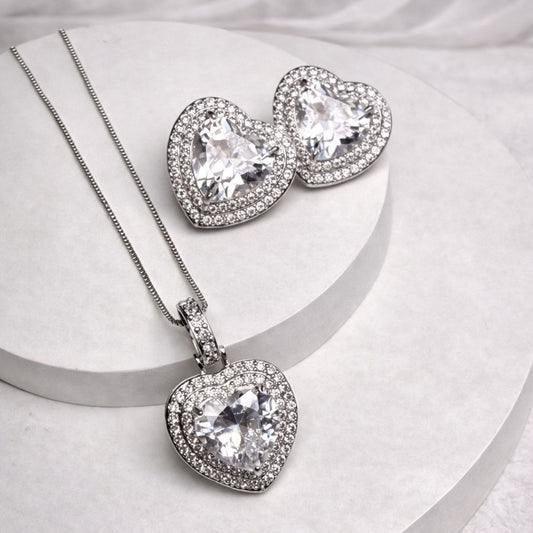 Conjunto Coração Cristal cravejado em volta Ródio Branco