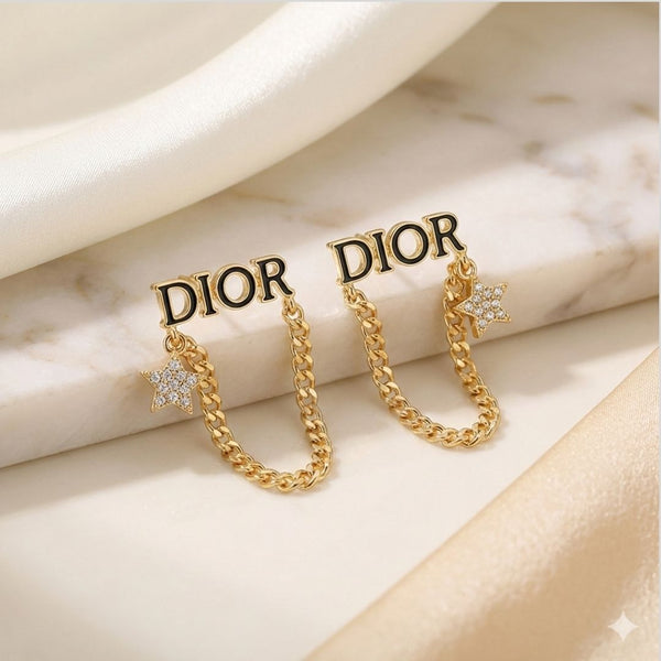 Brinco ouro 18K inspiração DIOR com corrente pendurada e estrela cravejada de zircônias