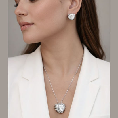 Conjunto Brinco e Colar Coração Trabalhado e Cravejado