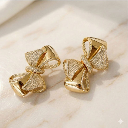 Master Brinco Banho Ouro 18 K de Laço cravejado de zircônias na cor cristal