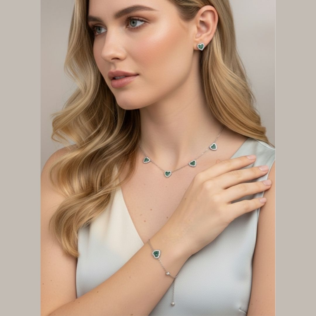 Conjunto Coração Verde Cravejado em Volta