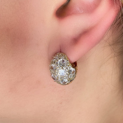 Brinco Ouro 18 K argola gordinha de clique cravejada de zircônias