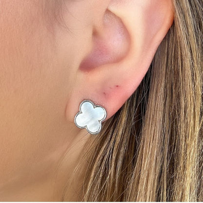 Brinco ródio branco inspiração van cleef de madrepérola