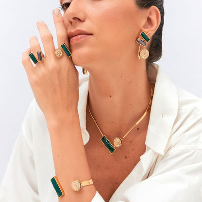 COLAR CONVICTA, DRUZA OURO E ÁGATA VERDE