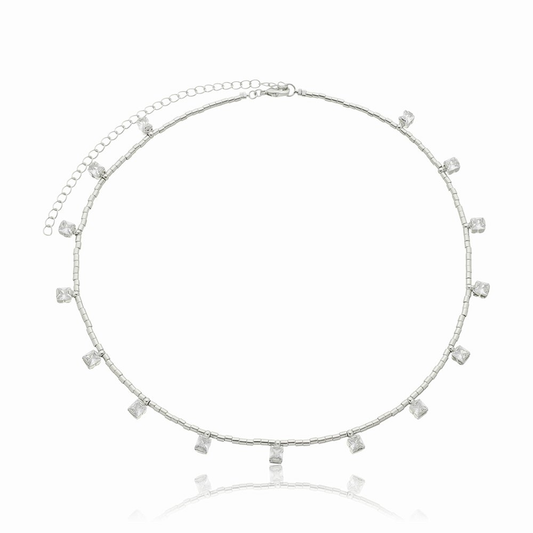 Colar rodio branco com pontos quadrados pendurados cor cristal