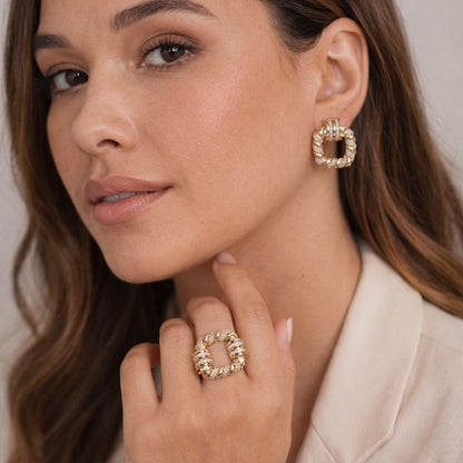 Conjunto Anel 18 e Brinco Frontal Torcido Cravejado e Liso