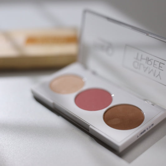 Paleta trio Glamy Three - Contorno, Blush e Iluminador