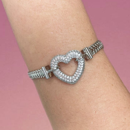 Pulseira ródio branco de elos e coração vazado cravejado de zircônias
