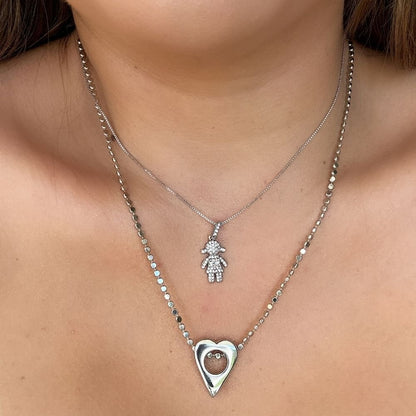 Colar rodio branco de chapinhas com pingente de coração lisa e vazada